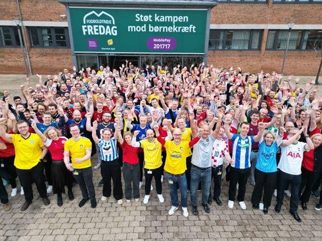 FodboldtrøjeFredag hos Danske Spil.